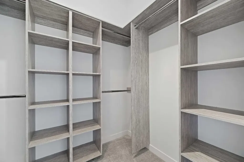 2115 Bowness Road NW Calgary AB T2N 3L2