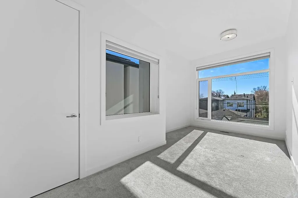 2115 Bowness Road NW Calgary AB T2N 3L2