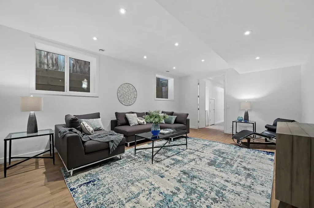 2115 Bowness Road NW Calgary AB T2N 3L2