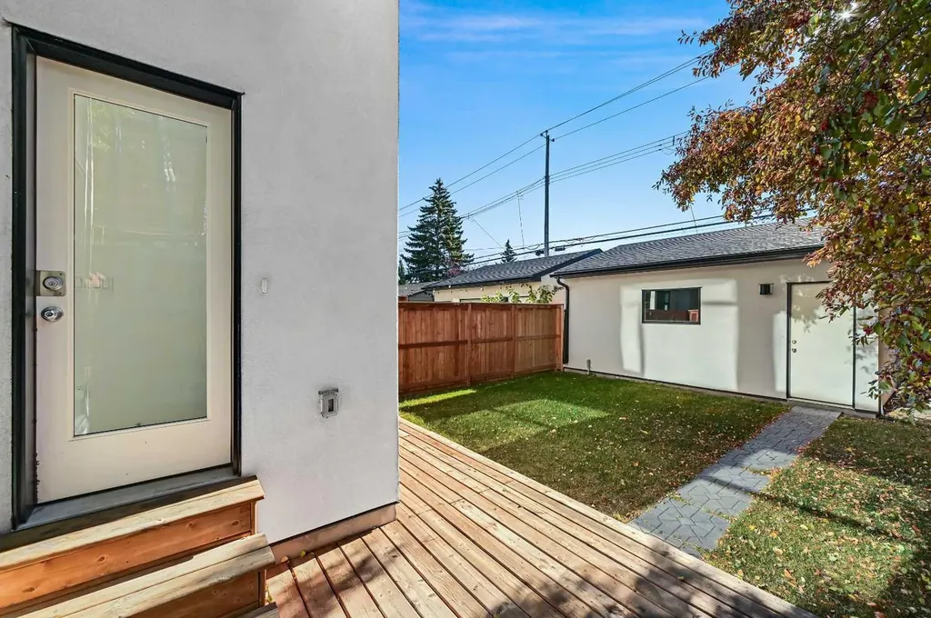 2115 Bowness Road NW Calgary AB T2N 3L2