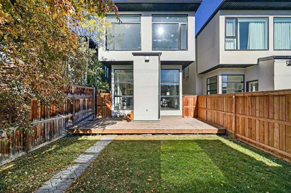 2115 Bowness Road NW Calgary AB T2N 3L2