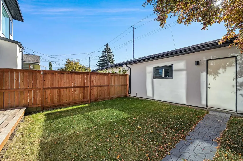 2115 Bowness Road NW Calgary AB T2N 3L2