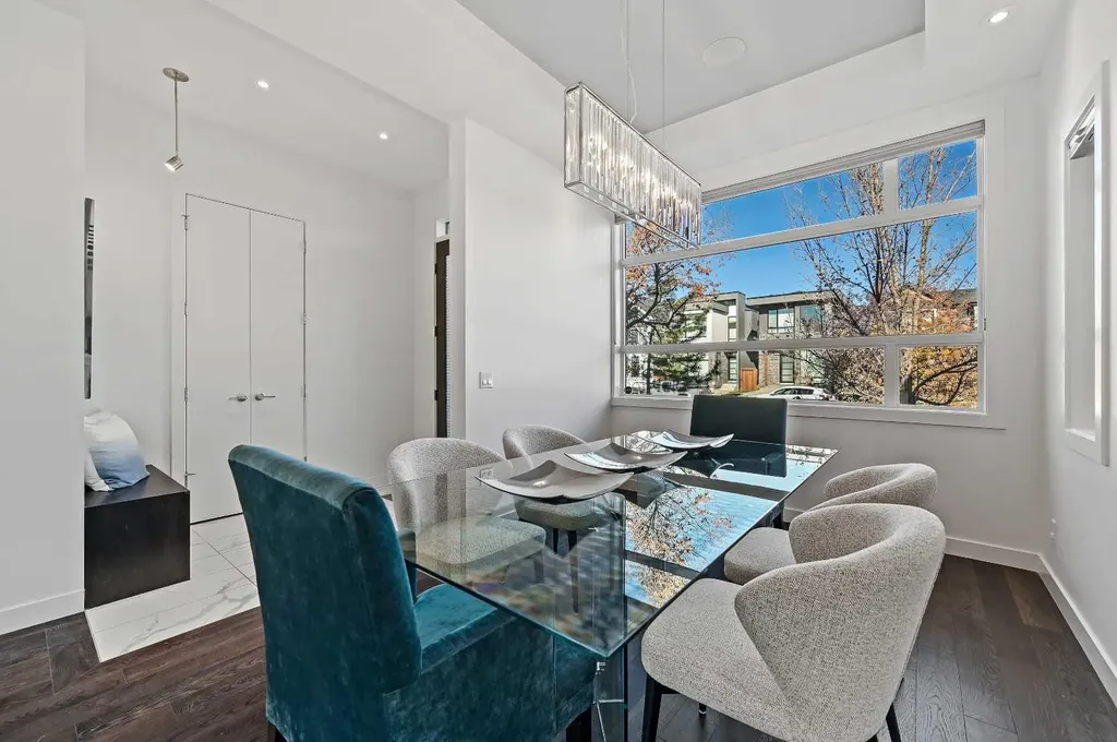 2115 Bowness Road NW Calgary AB T2N 3L2
