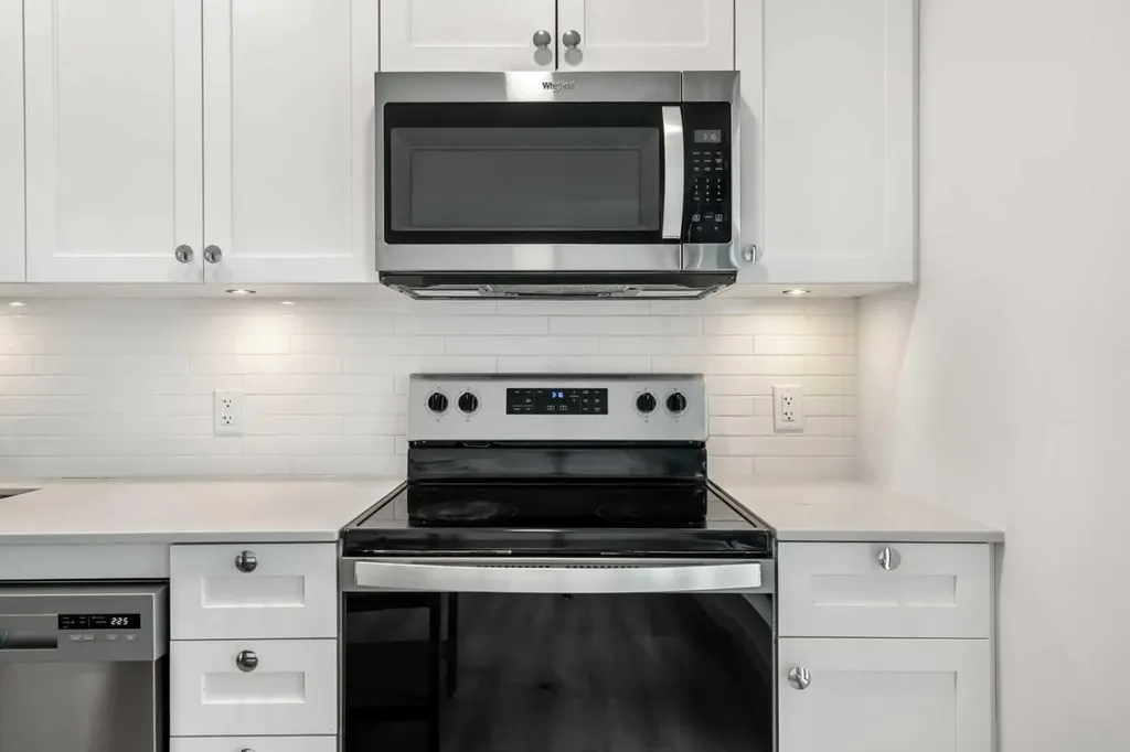 123 4 Street NE Calgary AB T2E 8K3