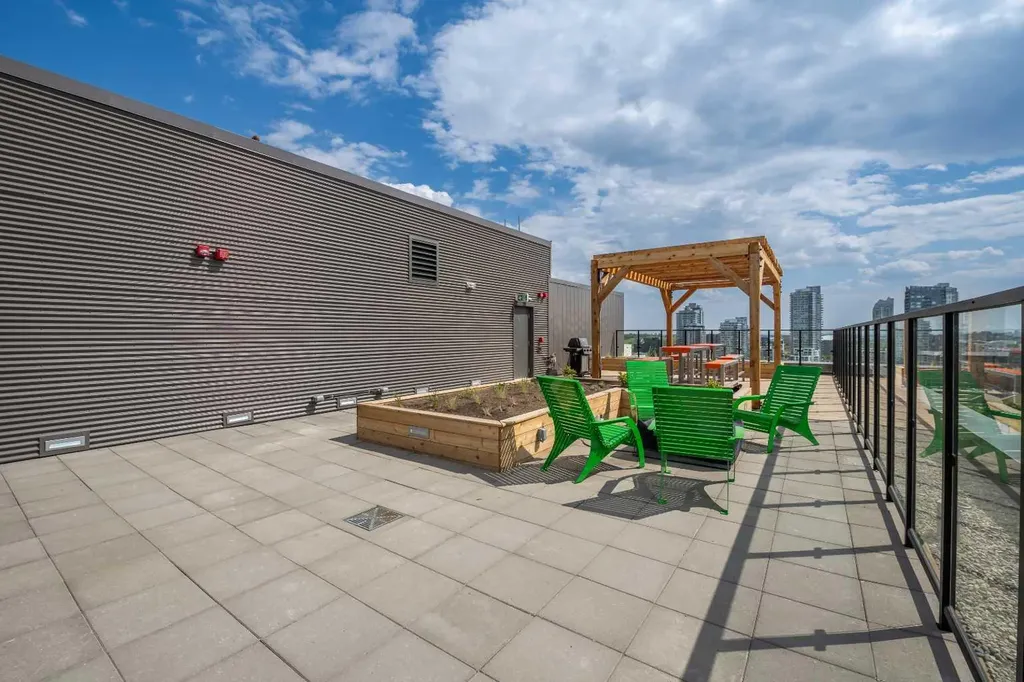 123 4 Street NE Calgary AB T2E 8K3