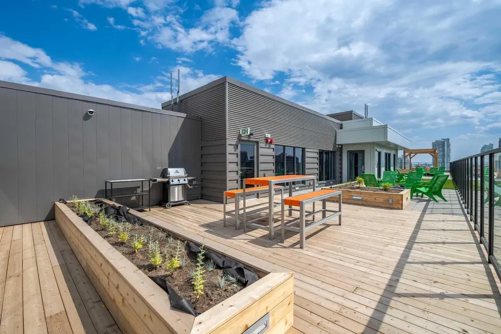 123 4 Street NE Calgary AB T2E 8K3