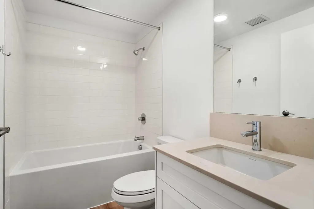123 4 Street NE Calgary AB T2E 8K3
