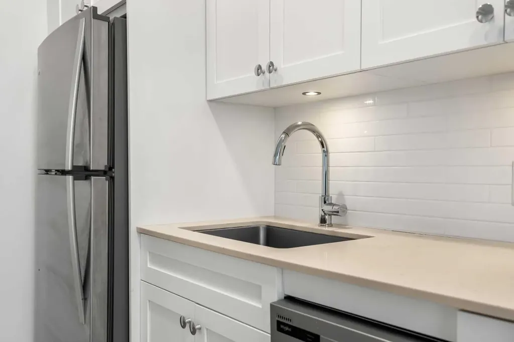 123 4 Street NE Calgary AB T2E 8K3