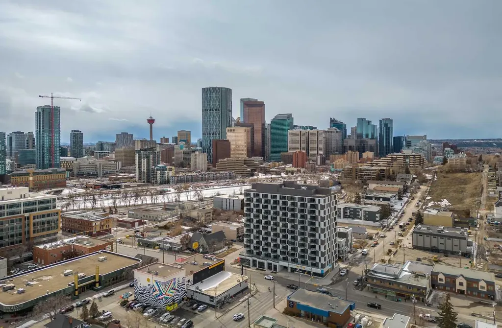 123 4 Street NE Calgary AB T2E 8K3