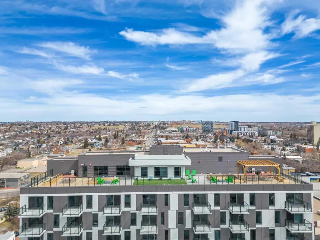 123 4 Street NE Calgary AB T2E 8K3