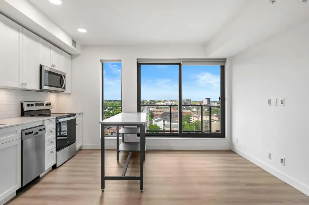 123 4 Street NE Calgary AB T2E 8K3