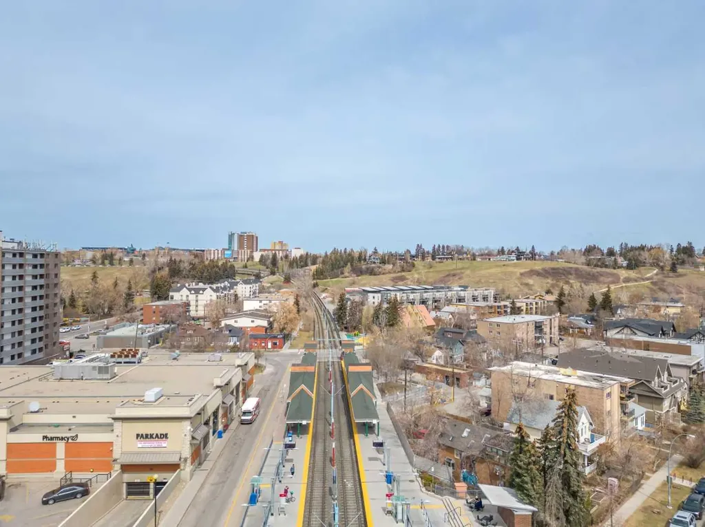 123 4 Street NE Calgary AB T2E 8K3