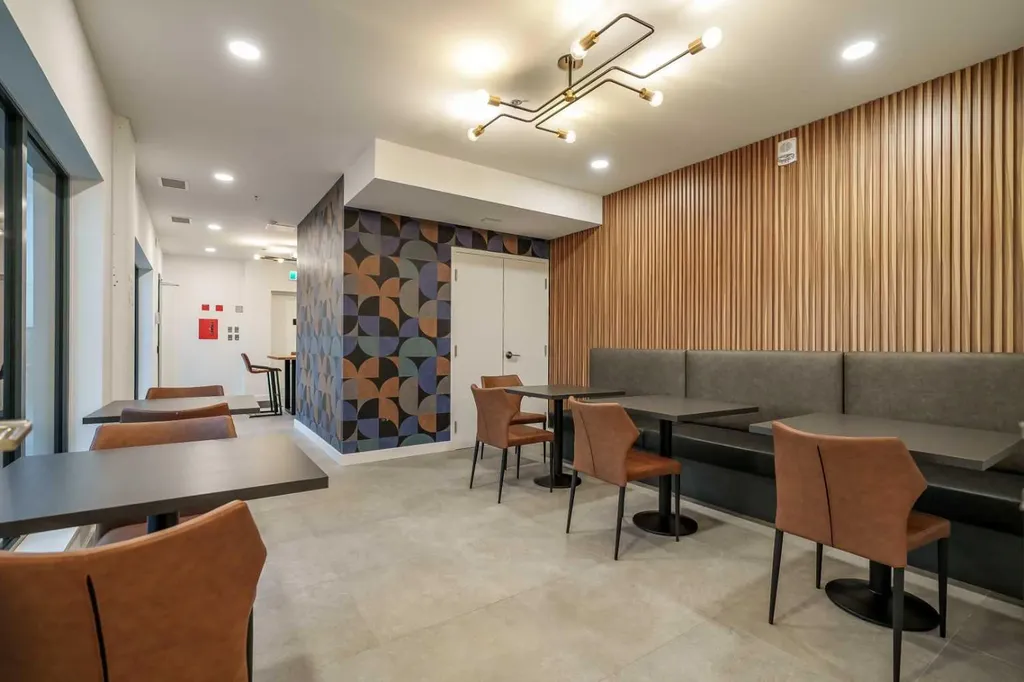 123 4 Street NE Calgary AB T2E 8K3