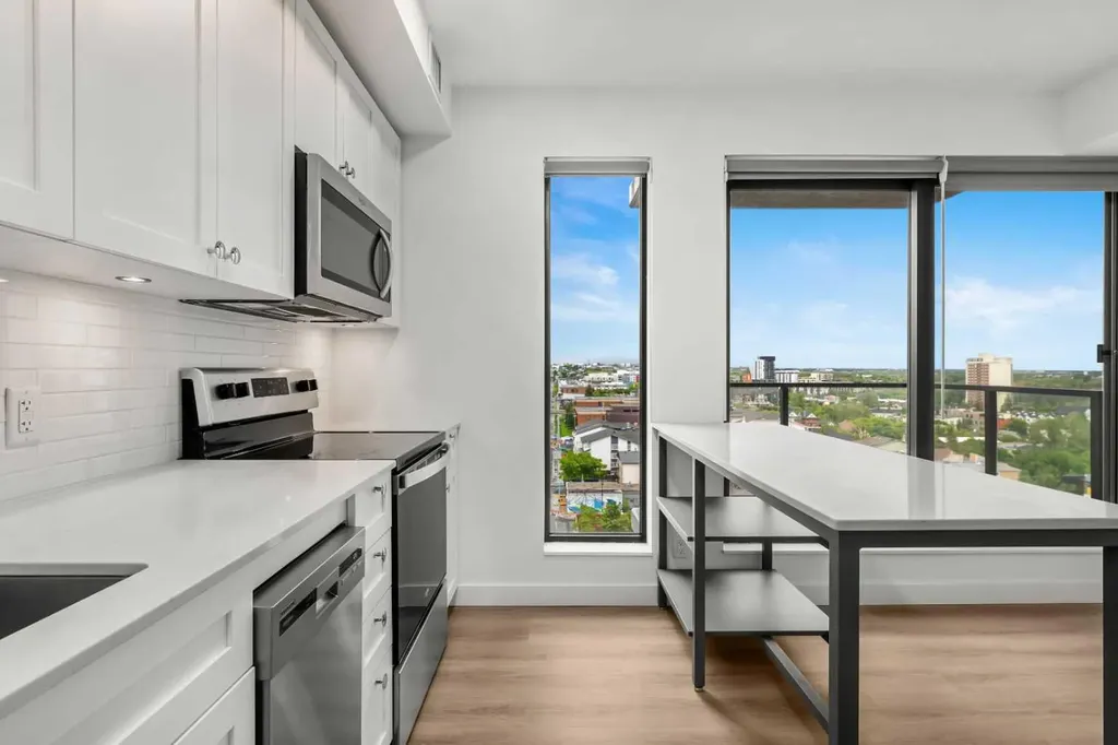 123 4 Street NE Calgary AB T2E 8K3