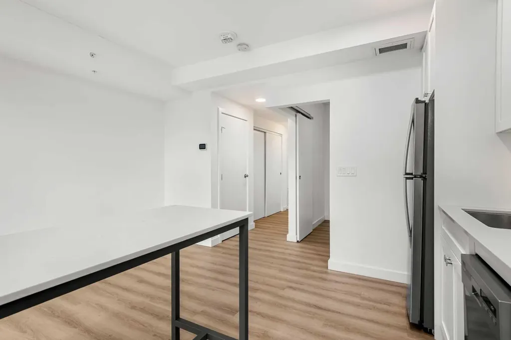 123 4 Street NE Calgary AB T2E 8K3