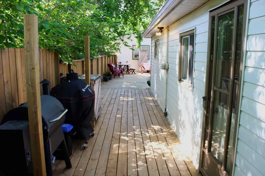 31 Spruce Avenue W Brooks AB T1R 0A2