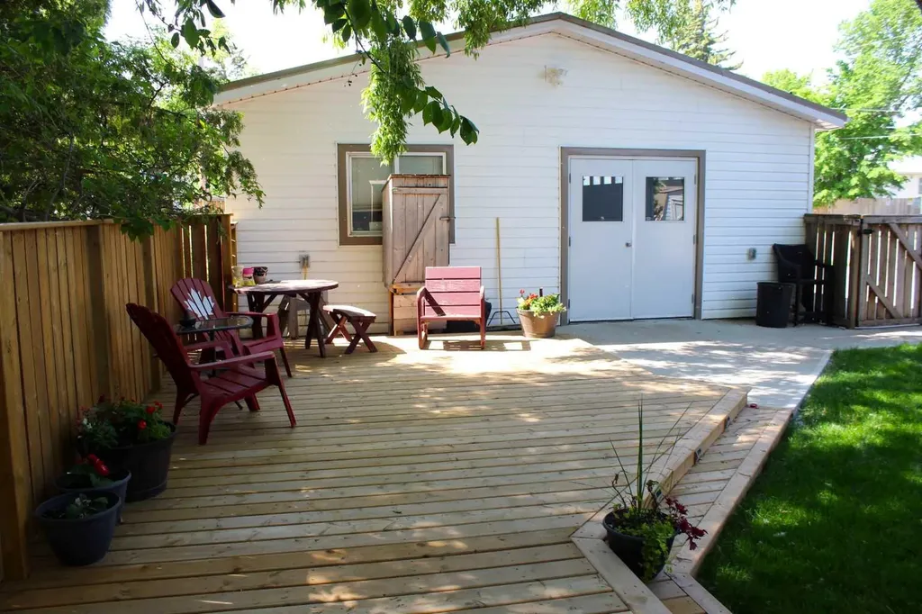 31 Spruce Avenue W Brooks AB T1R 0A2