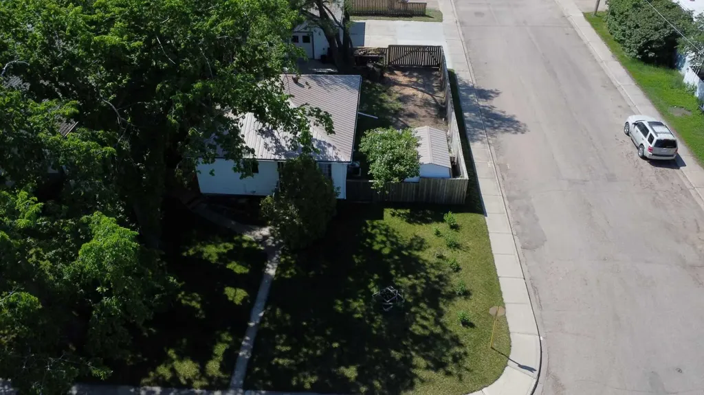 31 Spruce Avenue W Brooks AB T1R 0A2