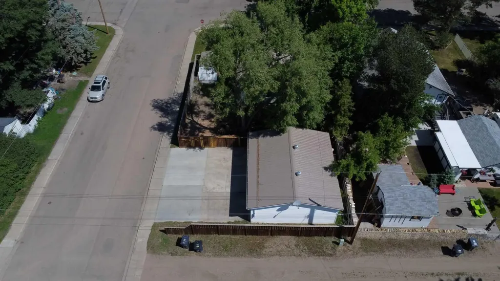 31 Spruce Avenue W Brooks AB T1R 0A2