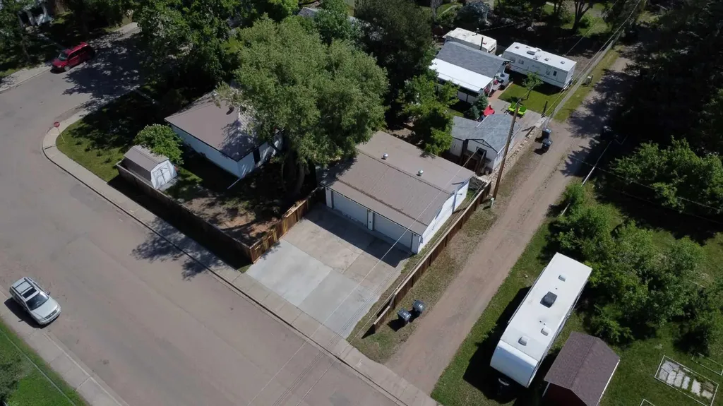 31 Spruce Avenue W Brooks AB T1R 0A2