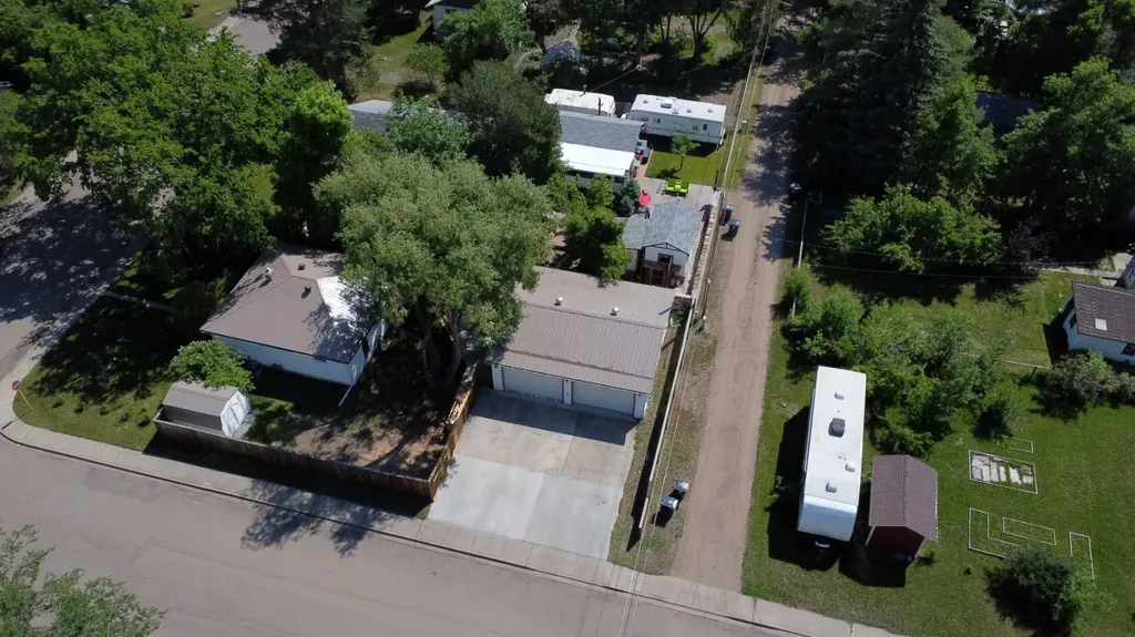 31 Spruce Avenue W Brooks AB T1R 0A2