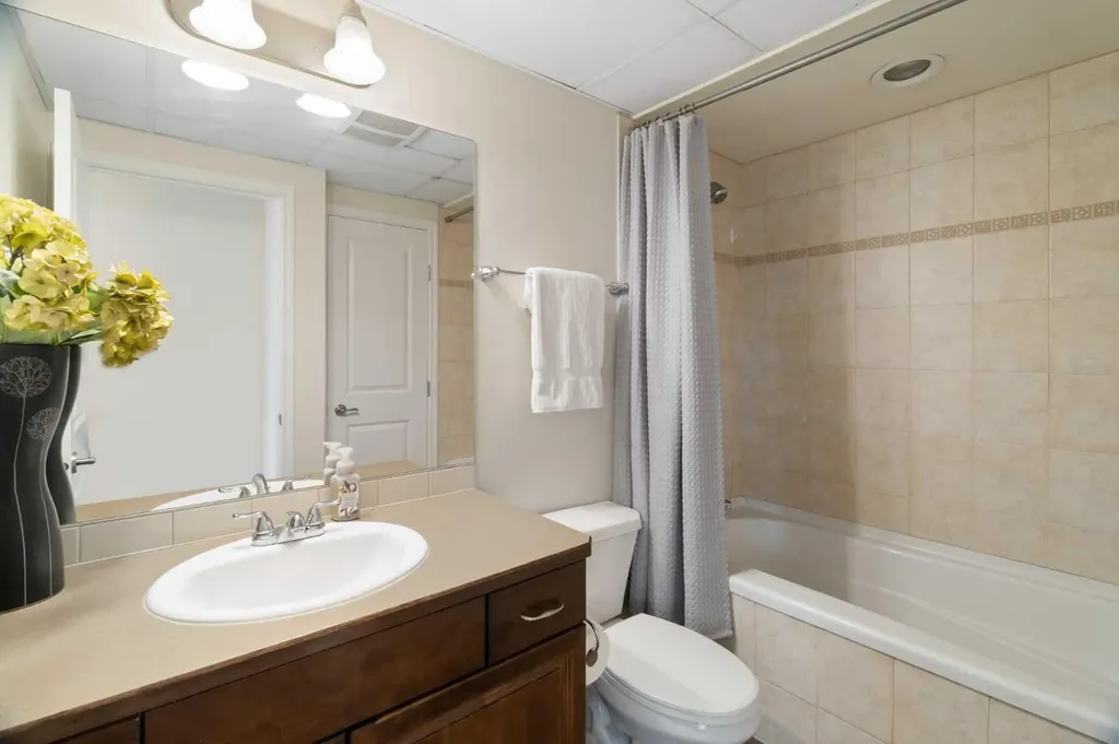 910 5 Avenue SW Calgary AB T2P 0C3