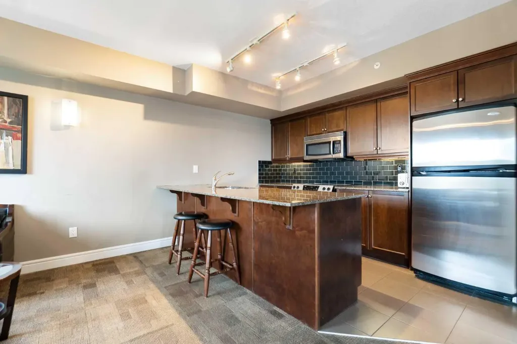 910 5 Avenue SW Calgary AB T2P 0C3