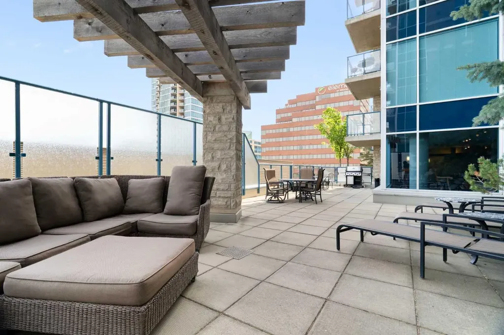 910 5 Avenue SW Calgary AB T2P 0C3