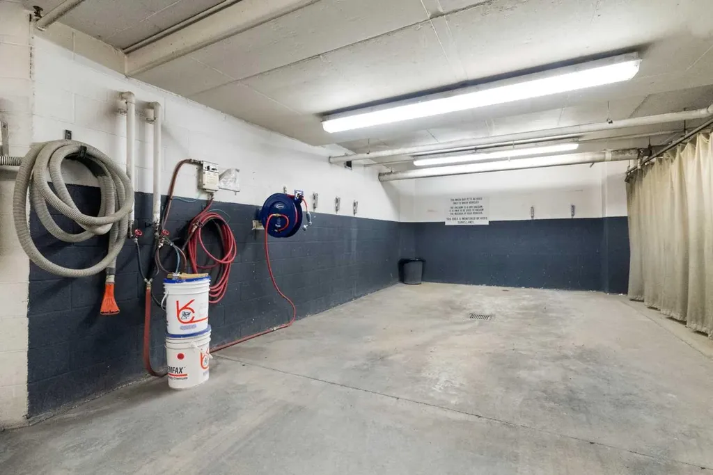 910 5 Avenue SW Calgary AB T2P 0C3