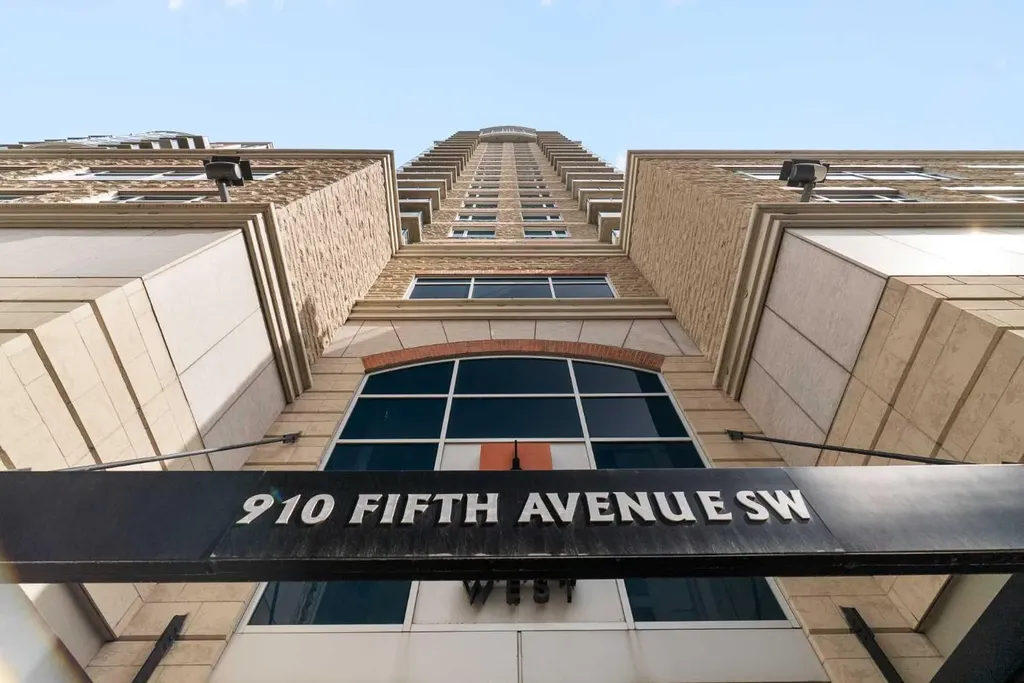910 5 Avenue SW Calgary AB T2P 0C3