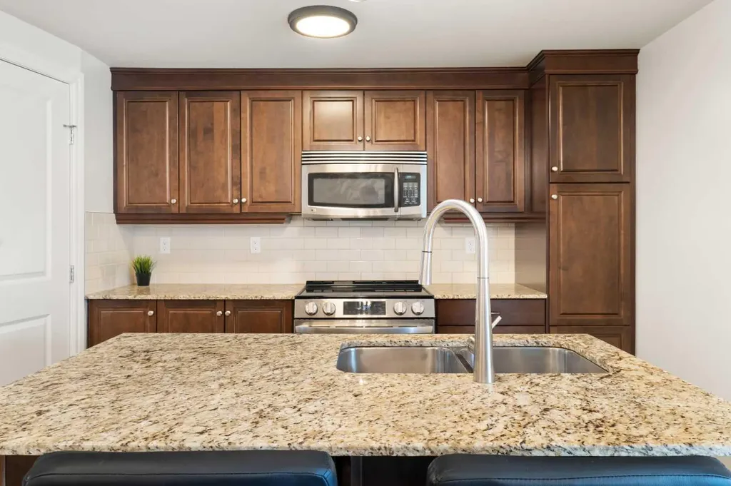 910 5 Avenue SW Calgary AB T2P 0C3