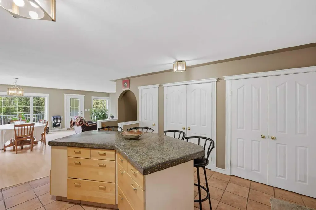 37 Parkland Crescent Parkland Beach AB T0C 2J0