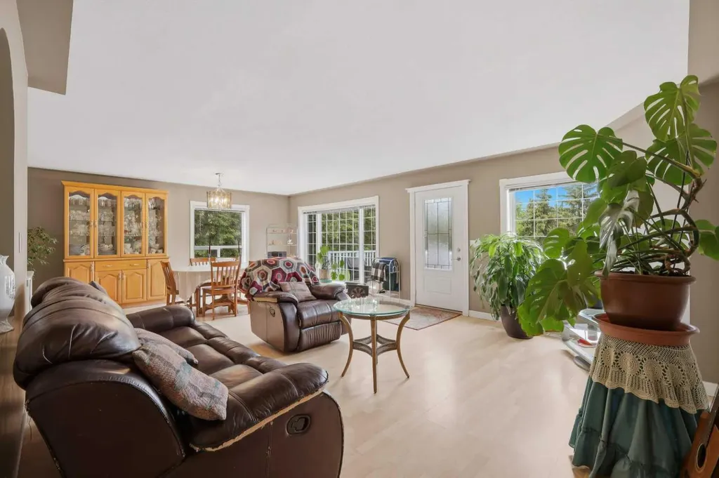 37 Parkland Crescent Parkland Beach AB T0C 2J0