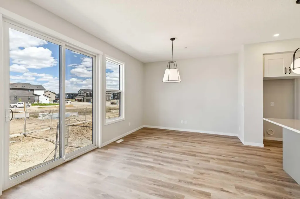 30 Hotchkiss Gardens SE Calgary AB T3S 0T5