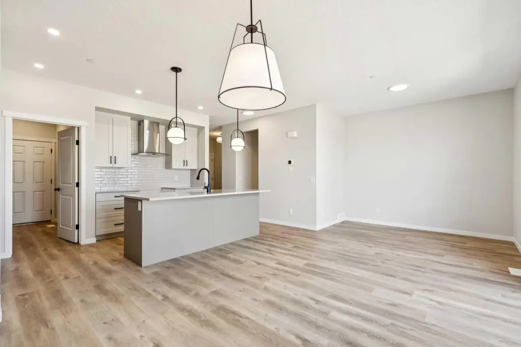 30 Hotchkiss Gardens SE Calgary AB T3S 0T5