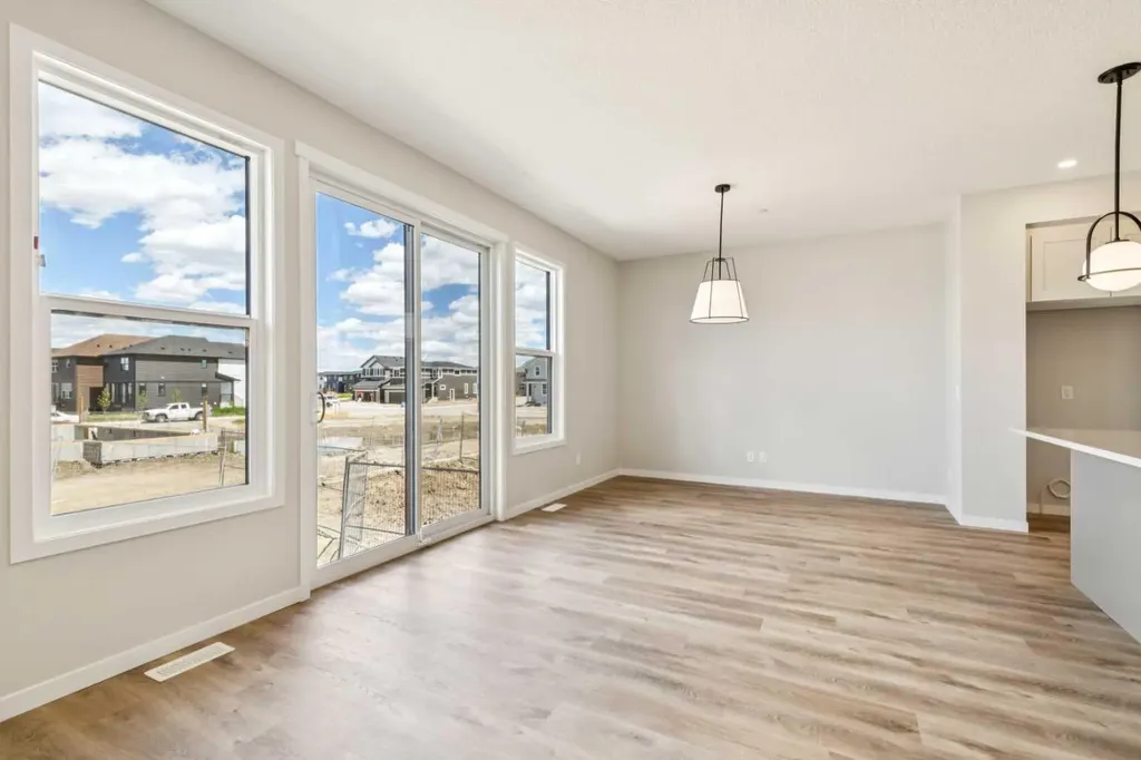 30 Hotchkiss Gardens SE Calgary AB T3S 0T5