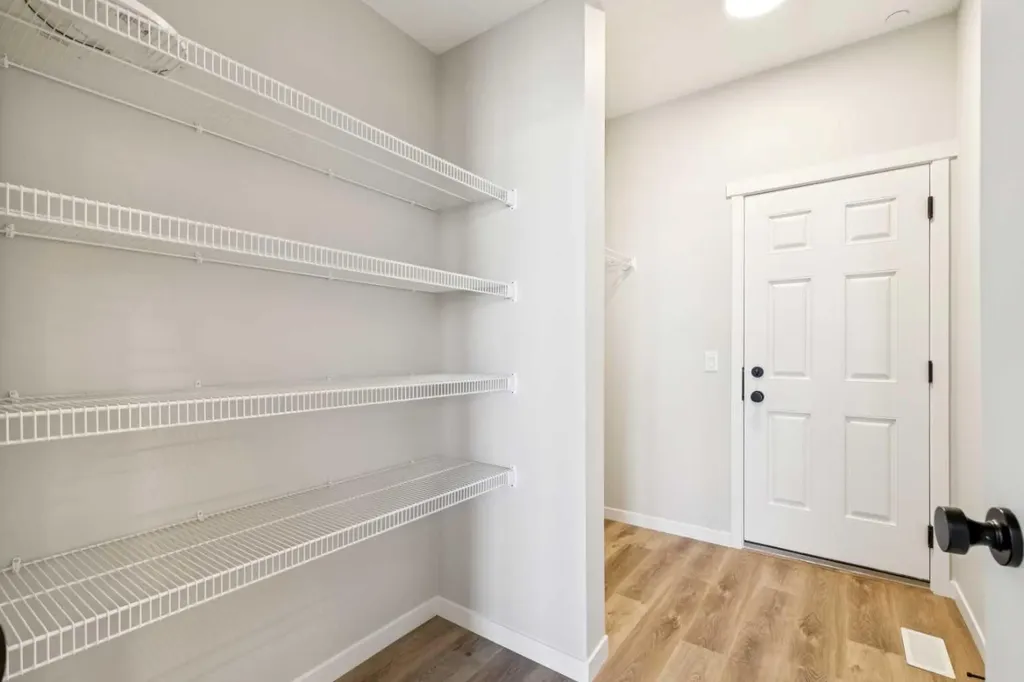 30 Hotchkiss Gardens SE Calgary AB T3S 0T5