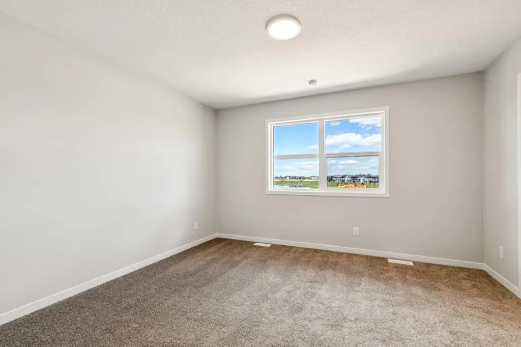 30 Hotchkiss Gardens SE Calgary AB T3S 0T5