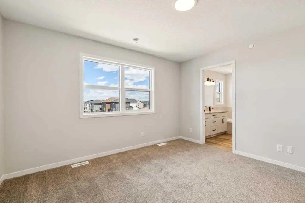 30 Hotchkiss Gardens SE Calgary AB T3S 0T5