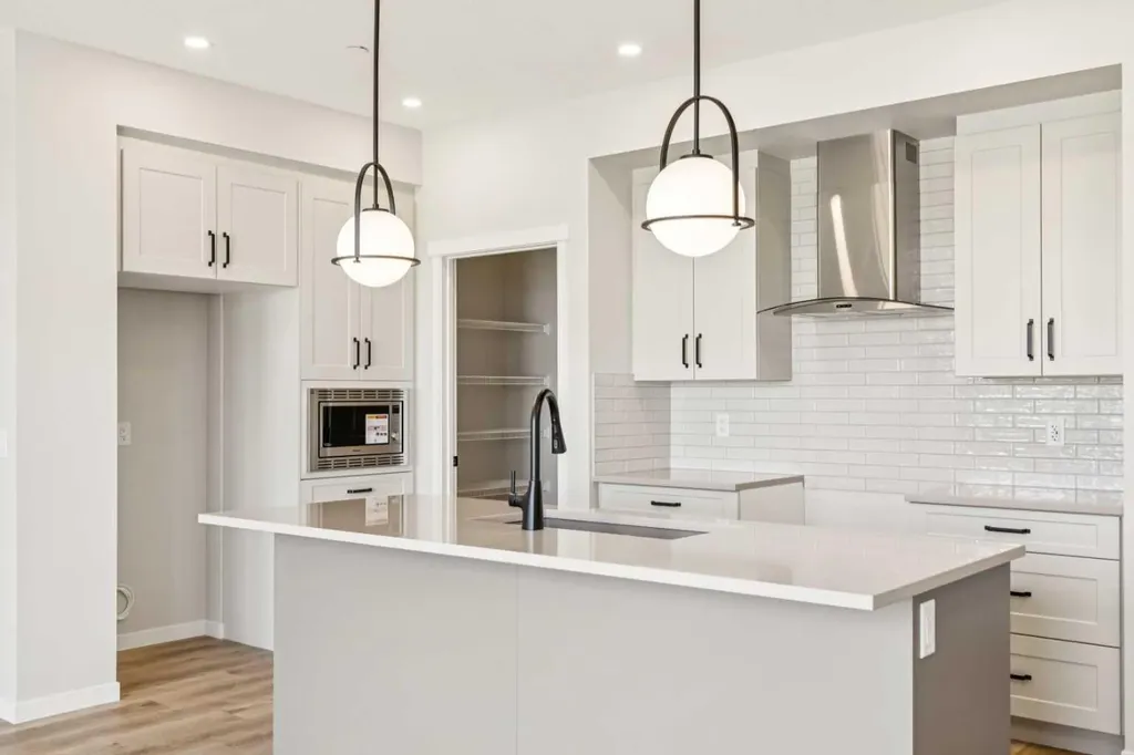 30 Hotchkiss Gardens SE Calgary AB T3S 0T5