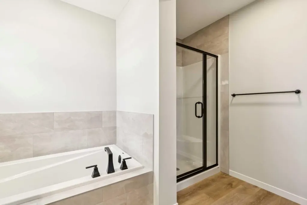 30 Hotchkiss Gardens SE Calgary AB T3S 0T5