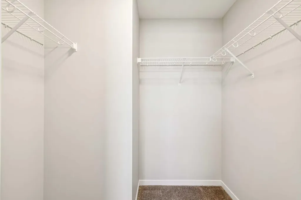 30 Hotchkiss Gardens SE Calgary AB T3S 0T5