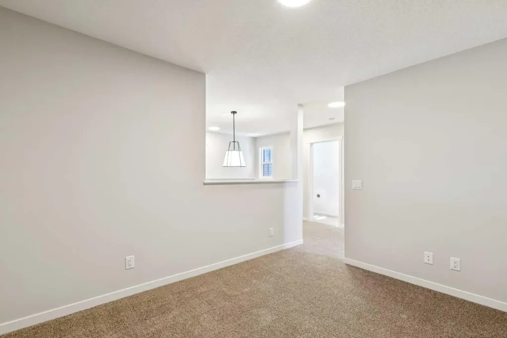 30 Hotchkiss Gardens SE Calgary AB T3S 0T5