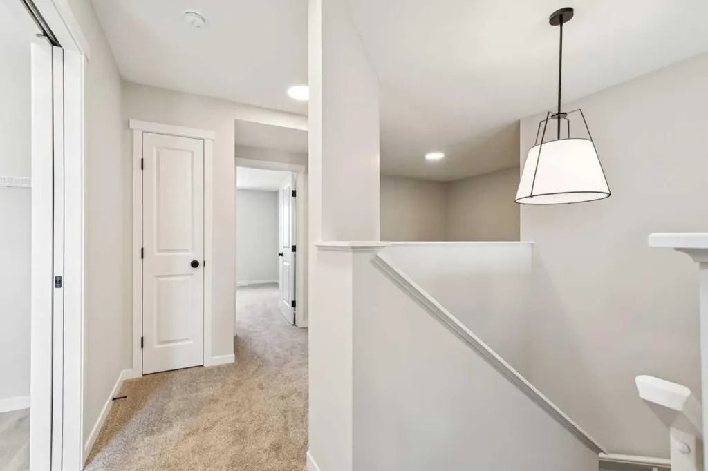 30 Hotchkiss Gardens SE Calgary AB T3S 0T5