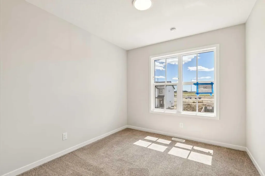 30 Hotchkiss Gardens SE Calgary AB T3S 0T5