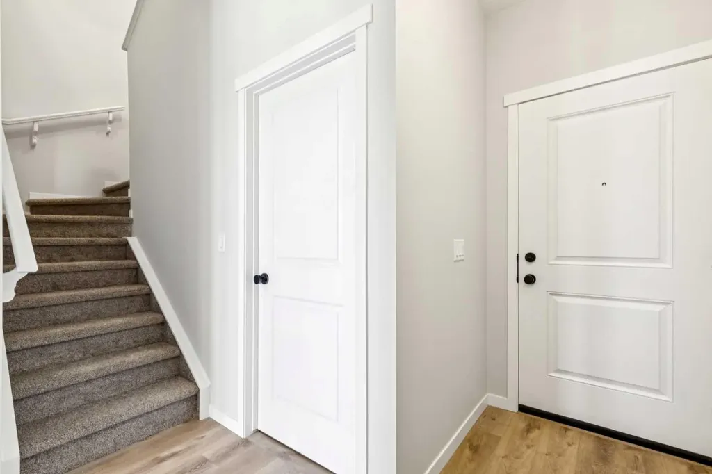 30 Hotchkiss Gardens SE Calgary AB T3S 0T5