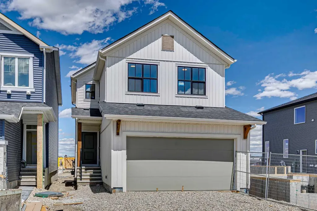 30 Hotchkiss Gardens SE Calgary AB T3S 0T5