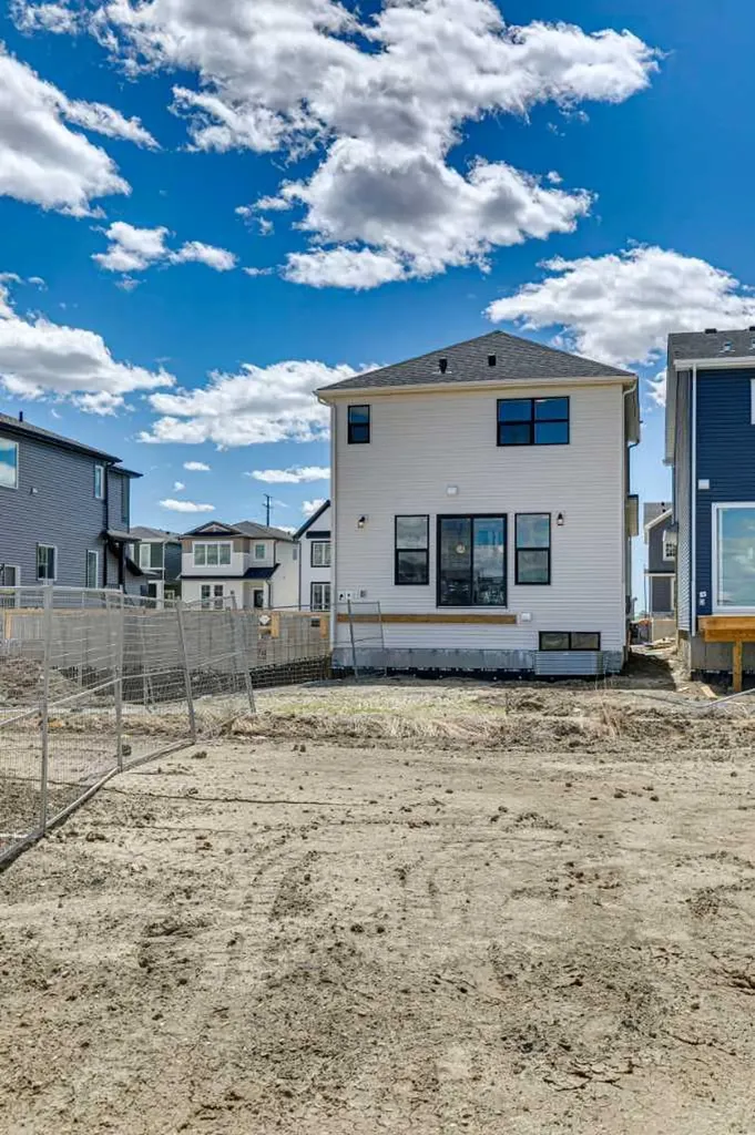 30 Hotchkiss Gardens SE Calgary AB T3S 0T5