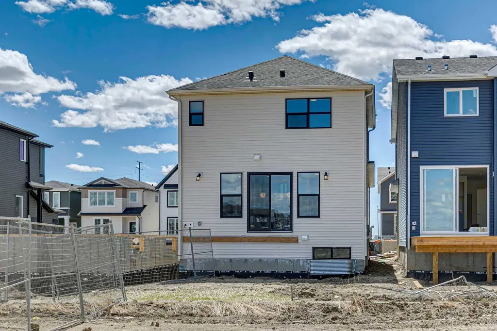 30 Hotchkiss Gardens SE Calgary AB T3S 0T5
