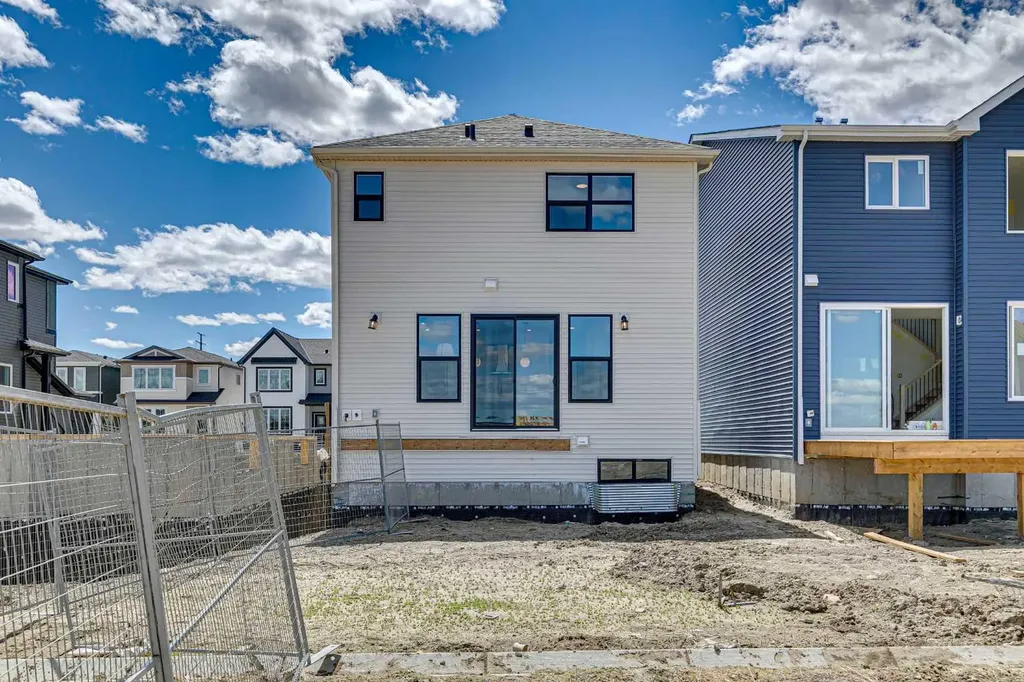 30 Hotchkiss Gardens SE Calgary AB T3S 0T5